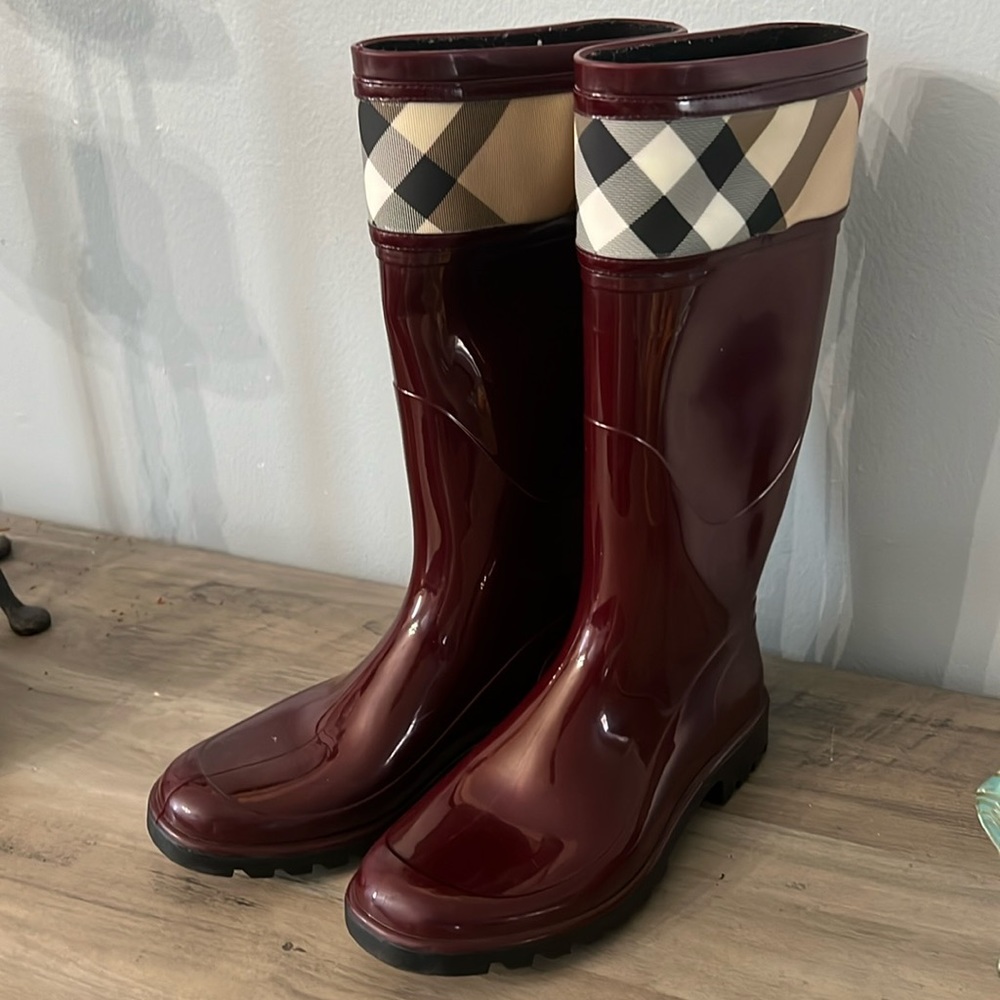 Burberry boots